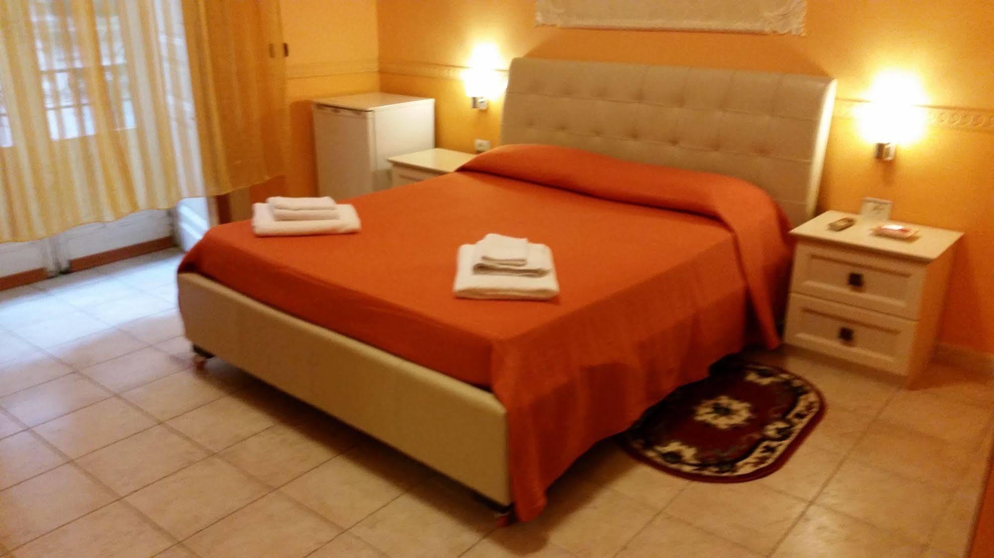 Hotel Gorizia Катания Екстериор снимка
